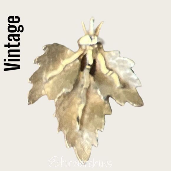 ☑️ Bundle Sale 3 for $15 | Vintage BSK Goldtone Leaf | Clip-On Earrings - Picture 3 of 7